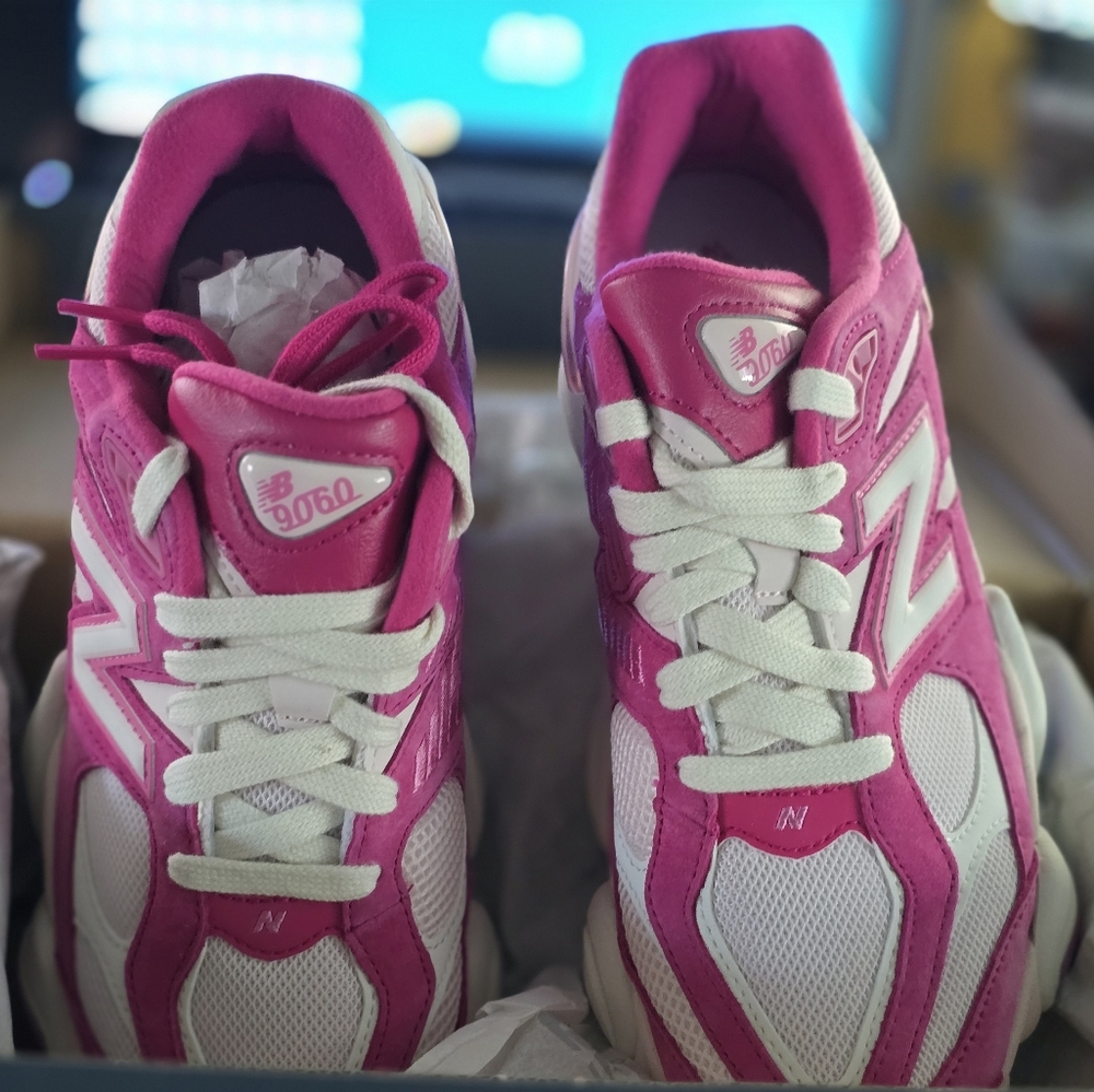 New Balance 9060 Fuschia